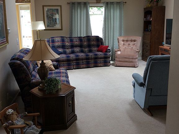 Great room w/ sky lights.