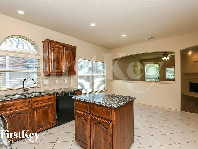 1013 Jodie Dr — Photo 5