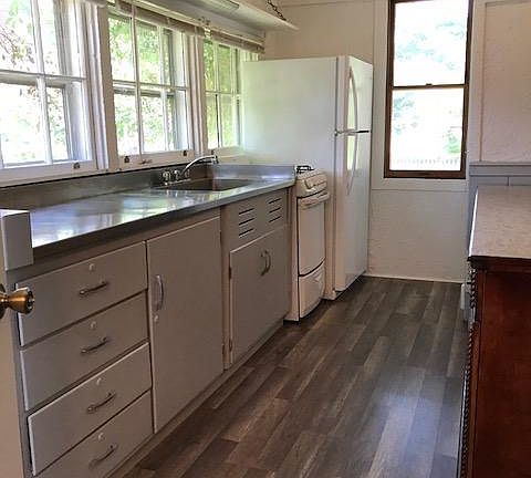 2nd image of 10 Robinson Ave #4