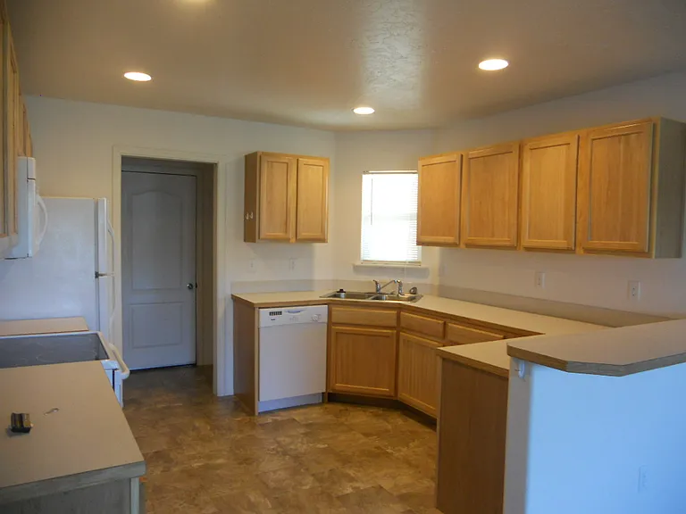 126 NE Lotus Ct — Photo 4