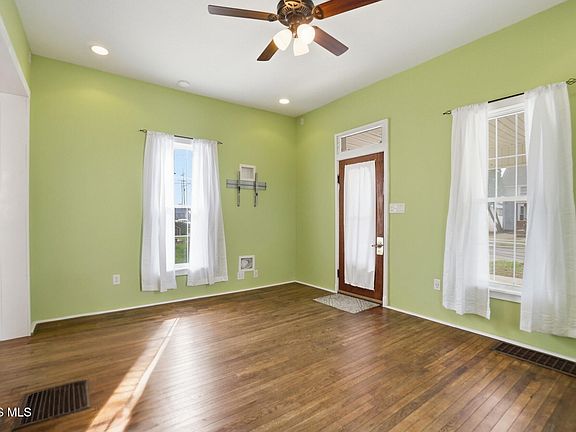 3rd image of 522 W Front St