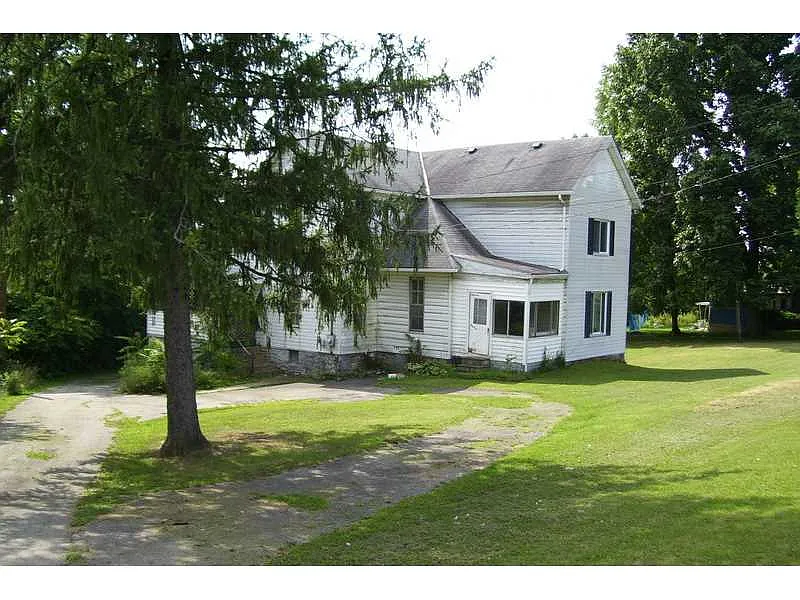 135 Thornton Rd photo 1