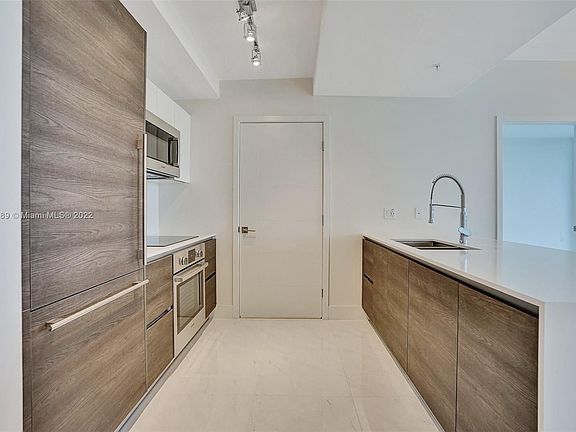 5th image of 301 Altara Ave APT 819