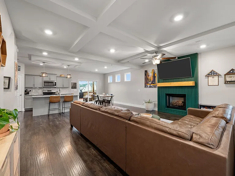 1157 Eagles Nest Ln — Photo 4