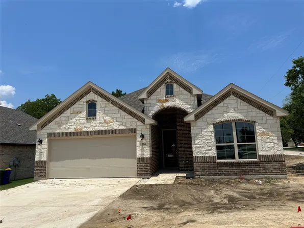 300 Osage Ct, Krum, TX 76249