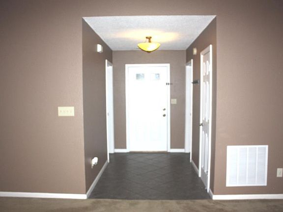 5th image of 669 Woodfield Cir