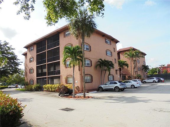 5th image of 610 Tennis Club Drive #204
