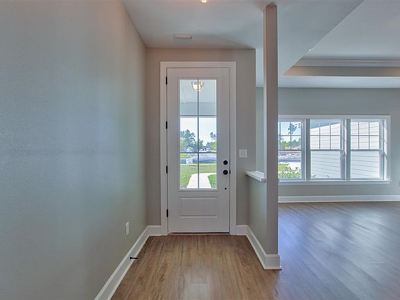 5th image of 73 Sierra Ln