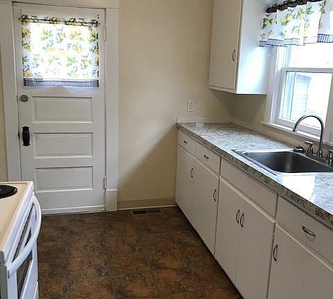 3rd image of 200 Longford Ave
