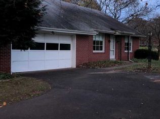 597 Bergey Rd, Telford, PA 18969