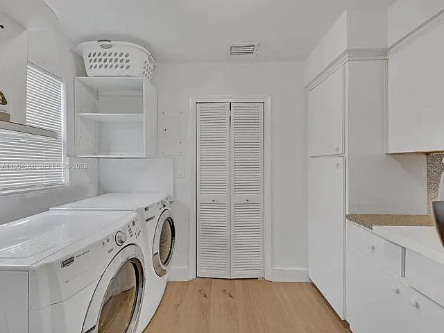 1143 Lincoln St — Photo 14