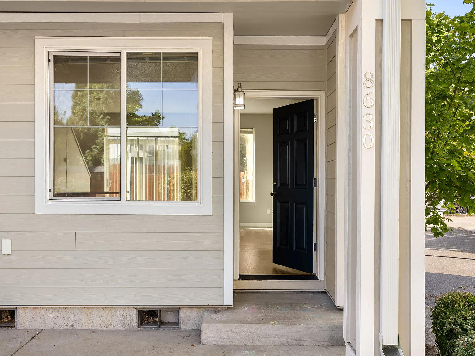 8630 NE Hyde Park Ln — Photo 4