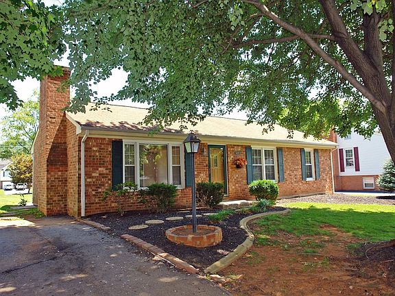 2nd image of 413 Stoneacres Dr