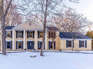 30 Regent Ln, Lincolnshire, IL 60069