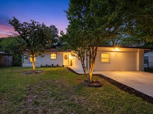 2424 Cloverdale St, Arlington, TX 76010