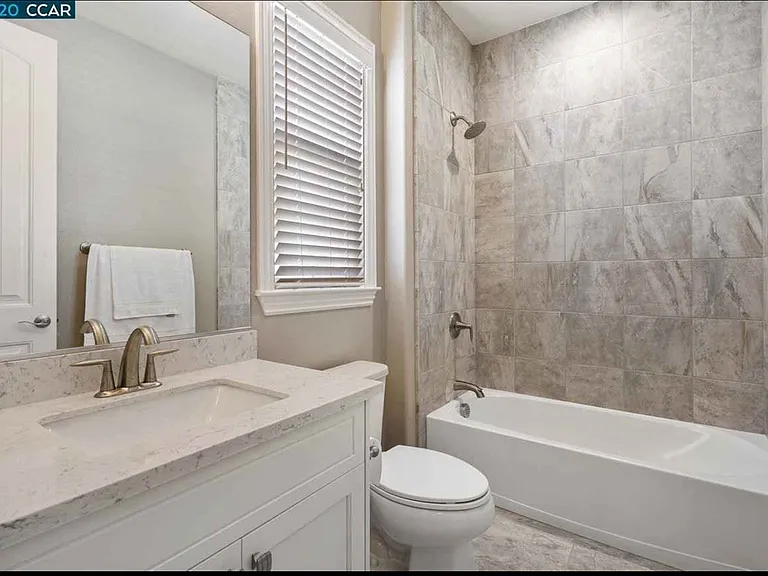 2049 Elderberry Dr — Photo 24