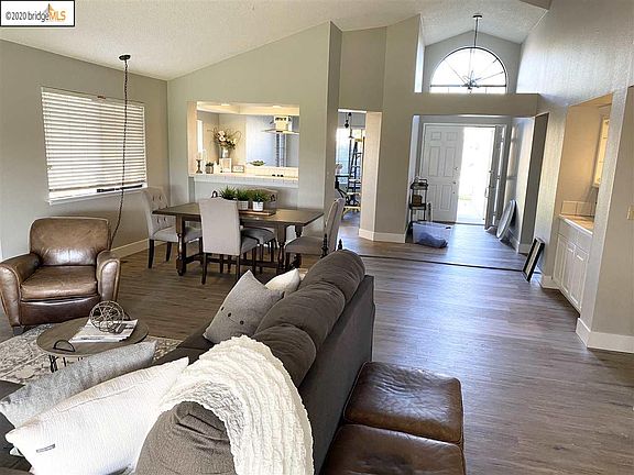 4th image of 5370 Emerald Ct