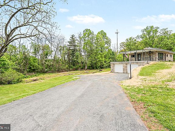 4th image of 529 Old York Rd