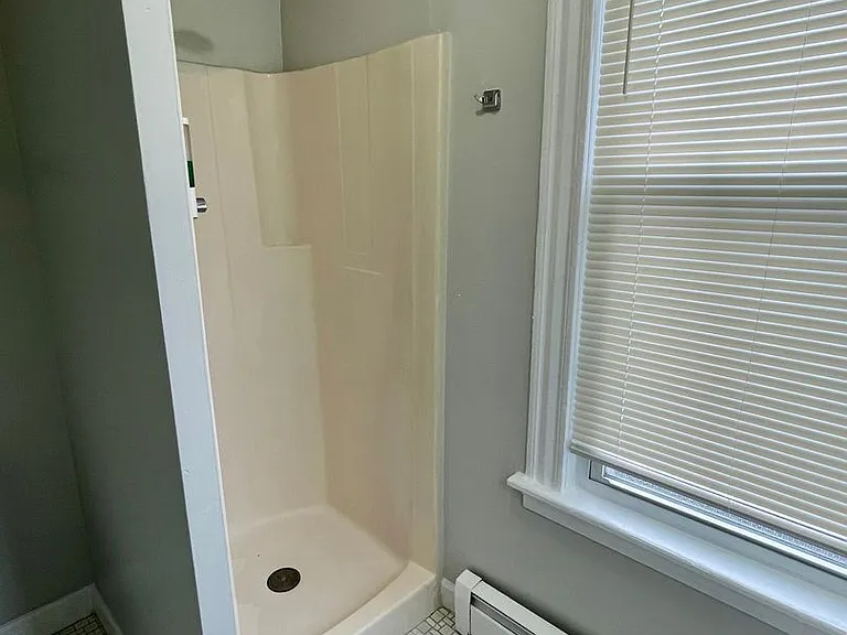 135 Howe St — Photo 6