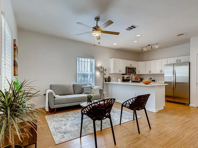 1206 Maple Ave #B — Photo 3