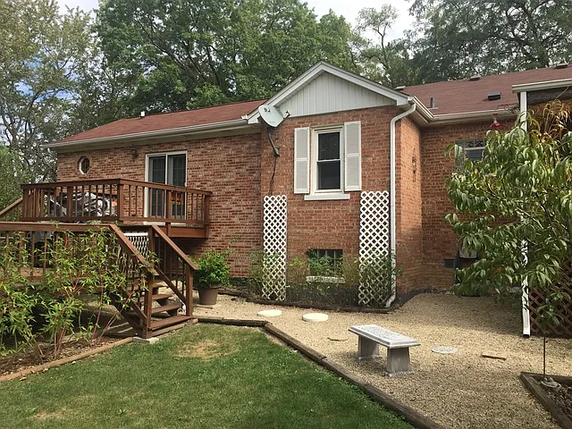23330 State St photo 1
