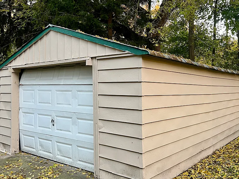 423 Cottage St — Photo 37