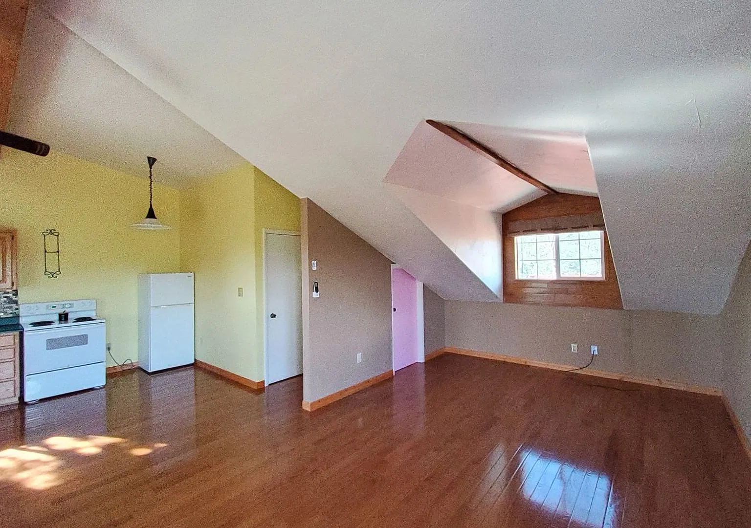Spacious Unfurnished Studio with Mogollon Rim Views — Photo 2
