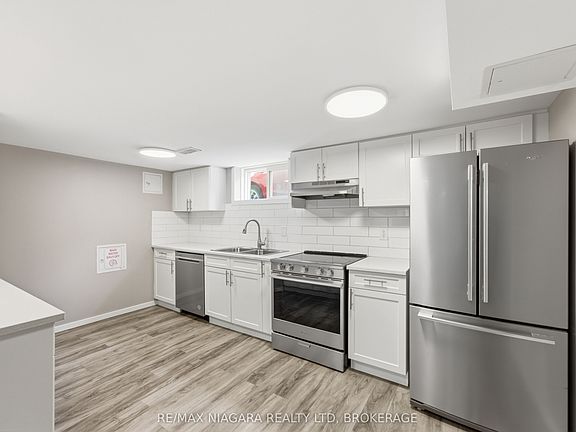 2nd image of 250 Grantham Ave #Basement