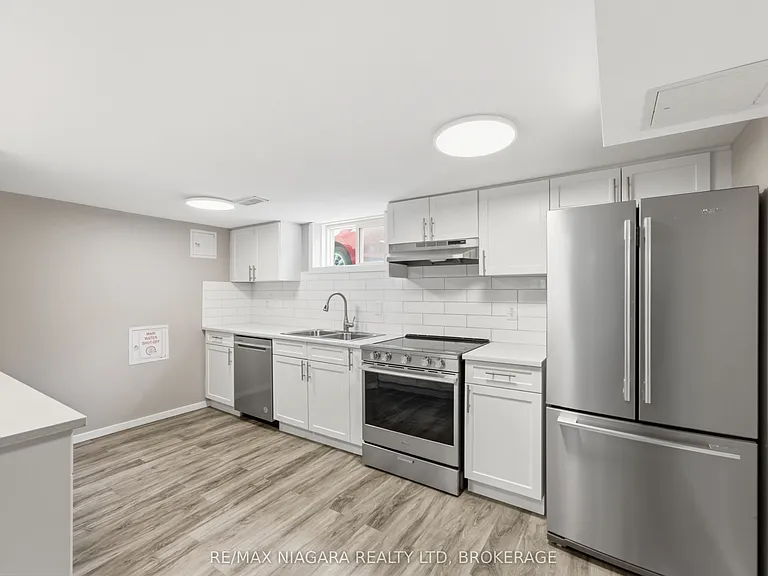 250 Grantham Ave #BASEMENT — Photo 2