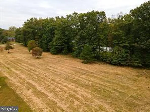 882 Strawberry Ave, Vineland, NJ 08360