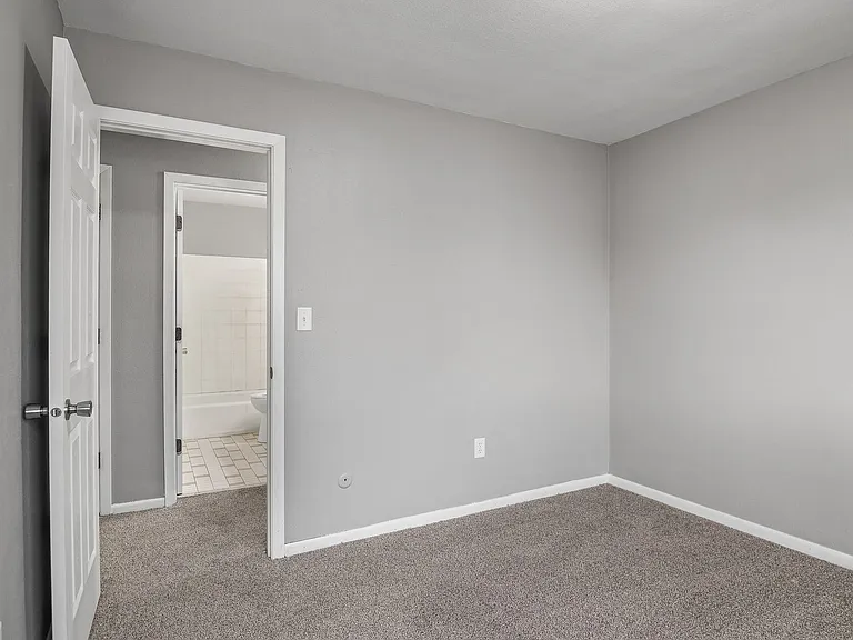 Elrose Apartments 1500 — Photo 13