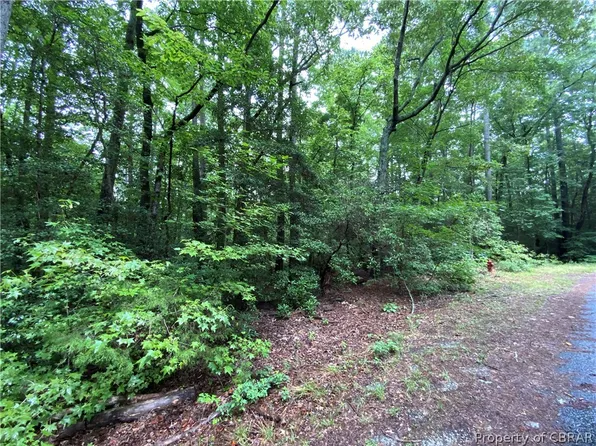 P&q Walnut St, Kilmarnock, VA 22482