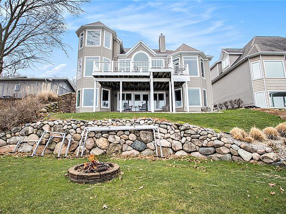 2nd image of 10315 Woodlawn Dr