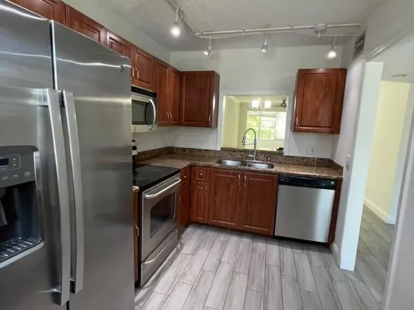 2820 SW 22nd Ave APT 211, Delray Beach, FL 33445