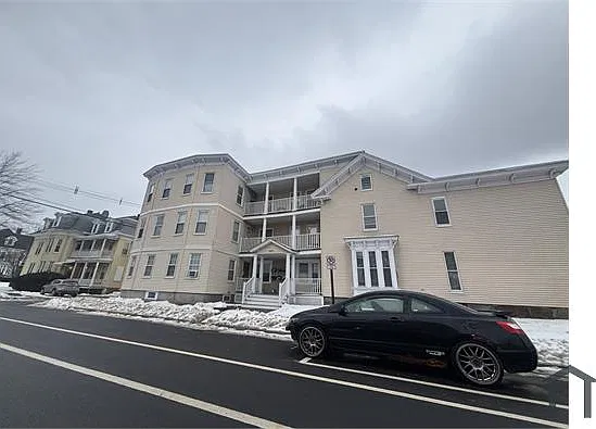 3 bed, $2,400 — Photo 1