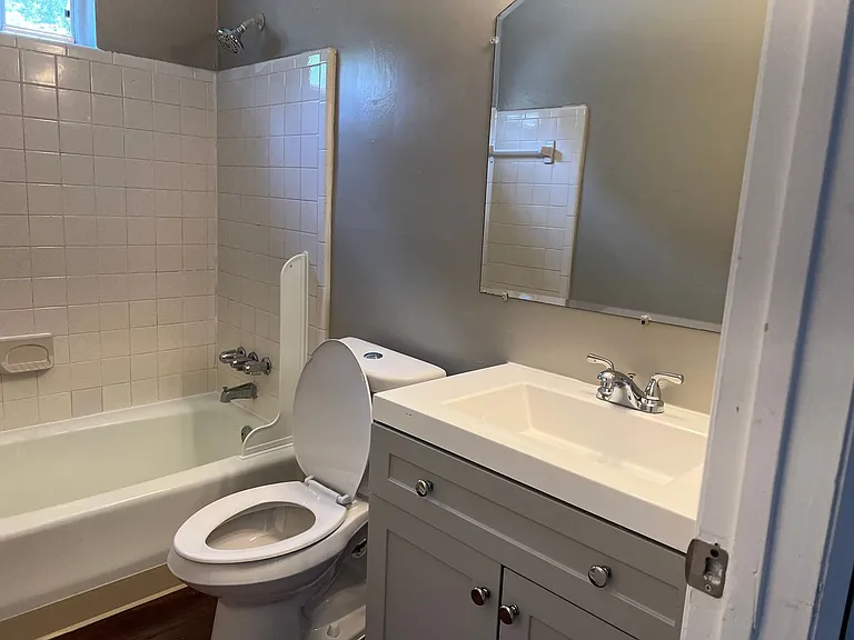 Waters Edge Apartments — Photo 6