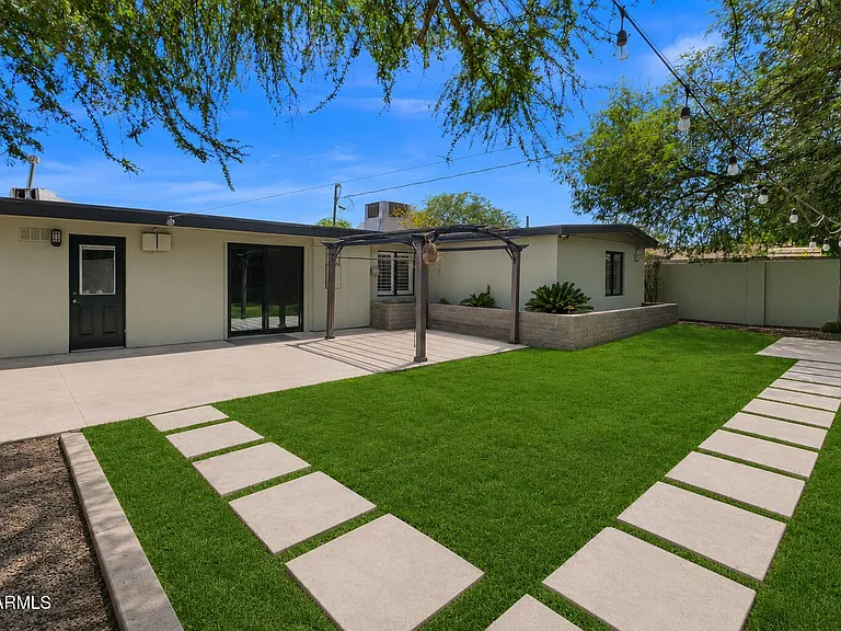 4916 E Amelia Ave — Photo 22