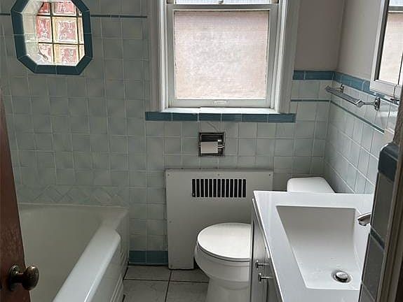 3rd image of 6614 Devonshire Ave