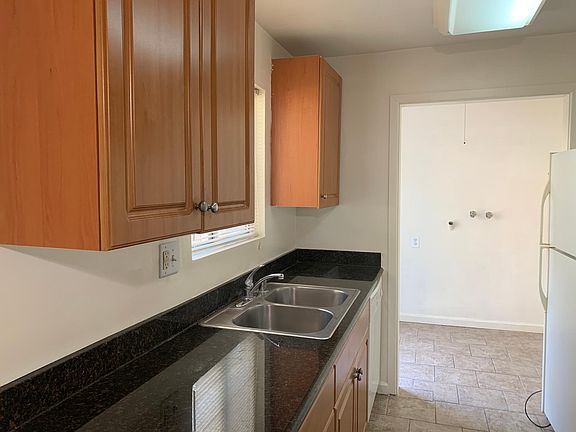 2nd image of 20158 Cohasset St Unit 1