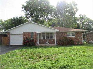 975 Cedar Dr, Wood River, IL 62095