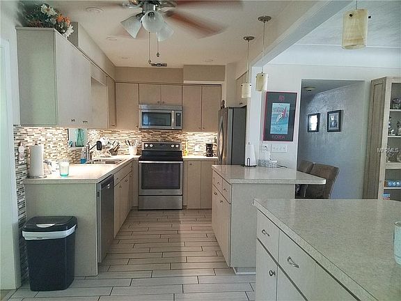 3rd image of 6014 Hobson St NE