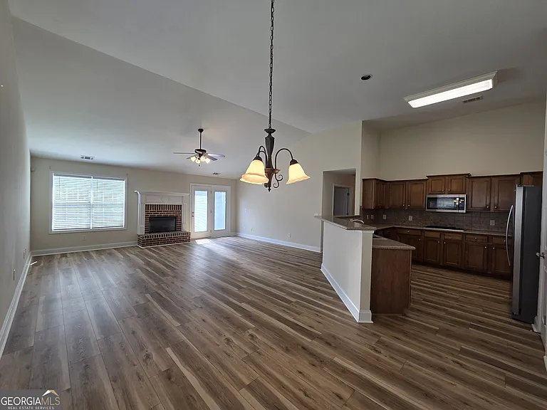 4213 Brentwood Dr — Photo 6