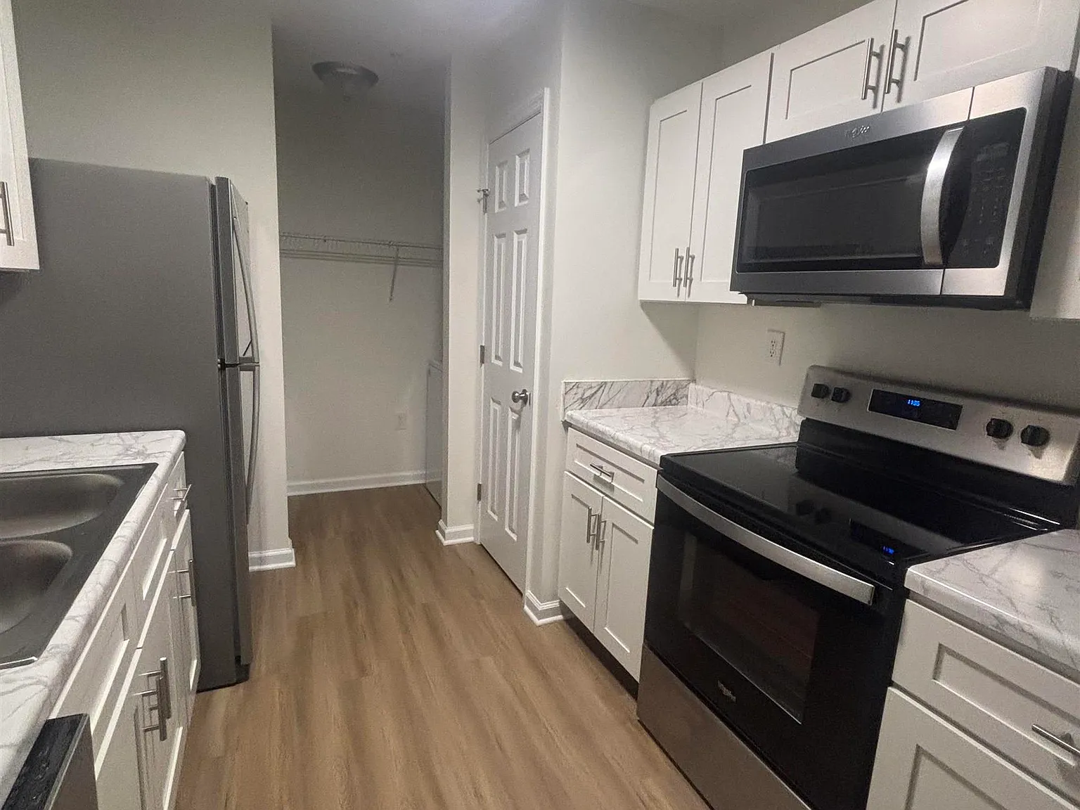 2 bed, 2.0 bath, 1100 sqft, $1,350 — Photo 2