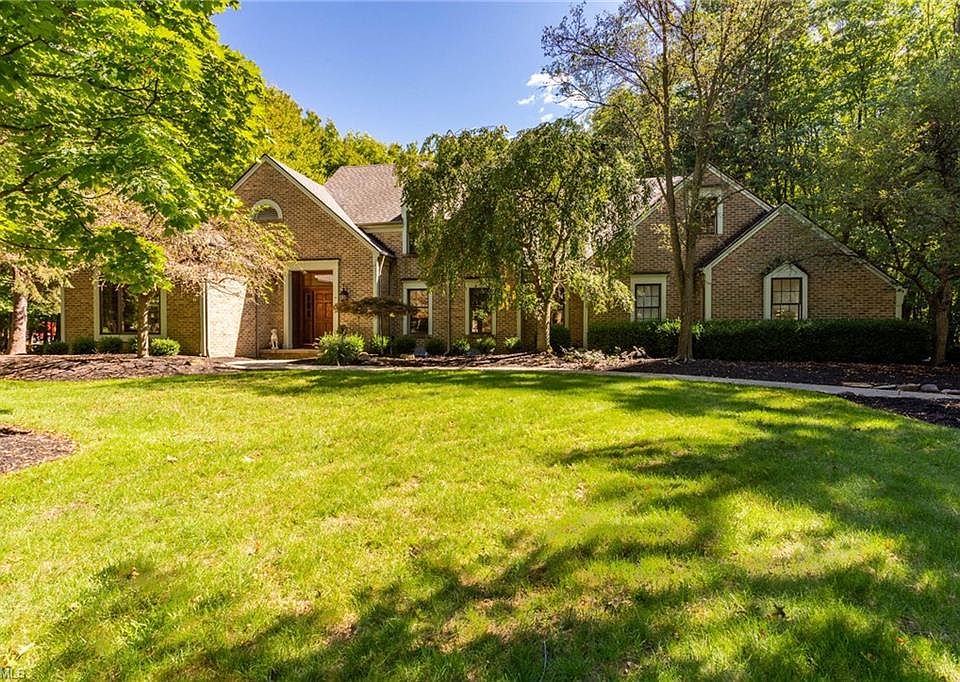 1st image of 371 Britannia Pkwy