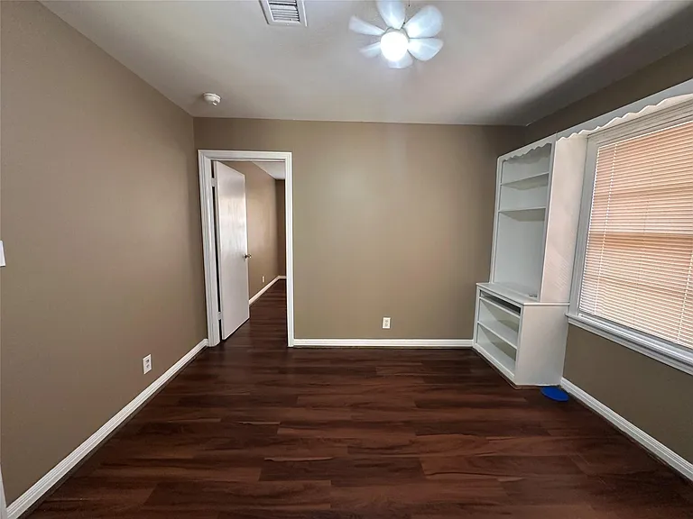 1121 Millie St — Photo 13