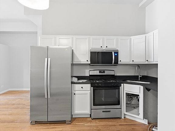 2nd image of 1538 N Milwaukee Ave APT 2F