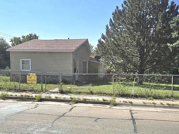 2nd image of 606 E C St
