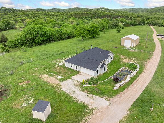 3rd image of 307 Whitetail Dr