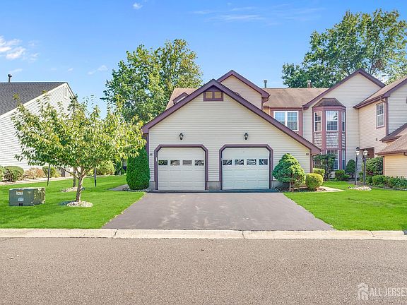 2nd image of 8 Ingram Dr #D