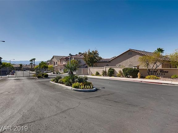 3rd image of 537 Dawn Cove Dr
